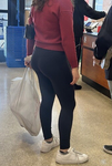Bunda gostosa e suculenta na loja de animais