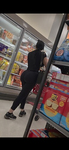Milf madura com bunda grande em leggings pretas