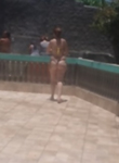 Loira Rabuda na Piscina Com fio  dental enterrado no Cú Gost