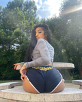 @kaitlinashleybleu Gata deliciosa