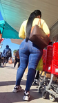 Bunda enorme em jeans, corpo latino