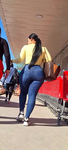 Bunda enorme em jeans, corpo latino