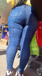 Bunda enorme em jeans, corpo latino