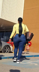 Bunda enorme em jeans, corpo latino