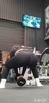 Bundas grandes fazendo agachamentos