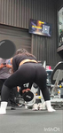 Bundas grandes fazendo agachamentos