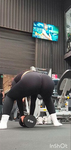 Bundas grandes fazendo agachamentos
