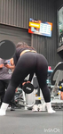 Bundas grandes fazendo agachamentos
