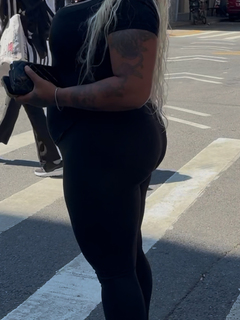 Puta negra, transparente e sem calcinha... a vagabunda defin