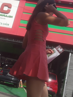 Que delicia de ninfetinha de vestidinho curto