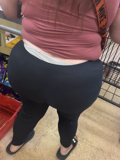 Latina gostosa com um bundão enorme, do jeito que eu gosto????