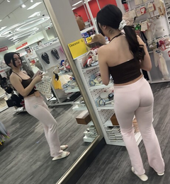 Mulher má com um corpo lindo