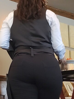 Garçonete com Bunda Grande