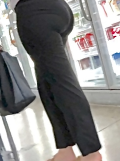 Latina Milf novinha em folha