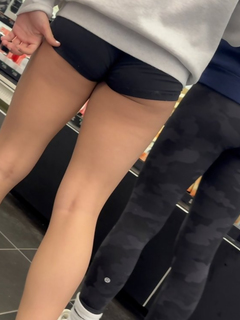 shorts curtos e apertados