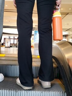 Bunda firme e bonita em legging preta