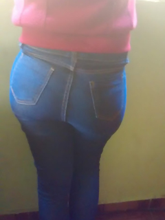 Loira Rabuda na janela