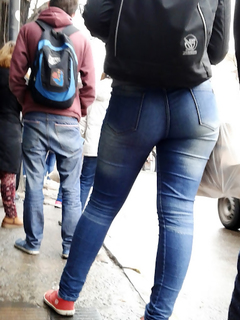 Várias bundas em Jeeans