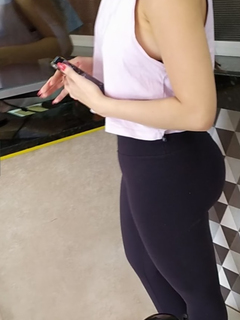 Adolescente com bunda grande