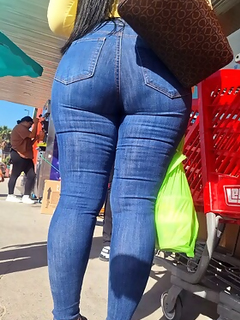 Bunda enorme em jeans, corpo latino