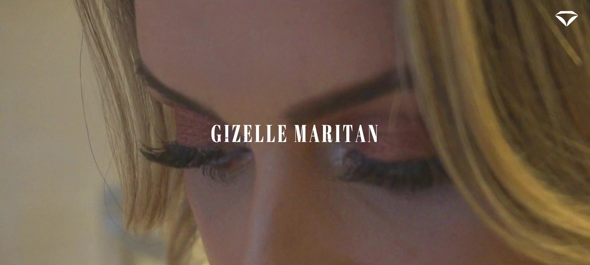 Gizelle Maritan-Mostra a Buceta Peluda