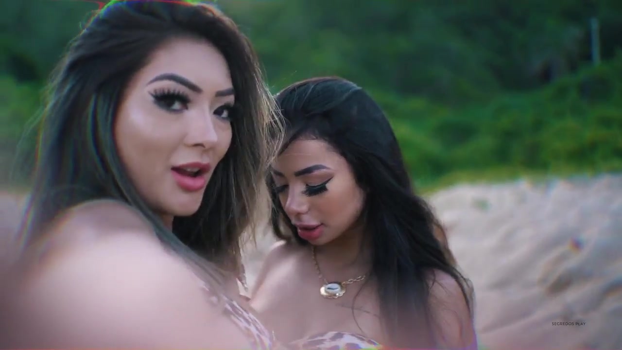 Ana Otani e Jully Queiroz -Nuas na praia - Mulheres Peladas VIP