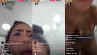 Mc Mirella sem calcinha na Live