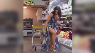 Milf se masturbando com pepino