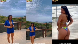 Acompanhante Isabella Lee mostrando os seios lindos