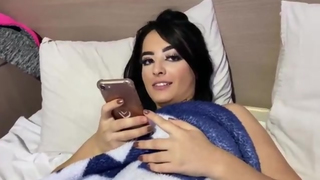 Duda pimentinha transando com anão pirocudo