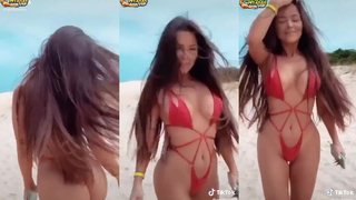Bianca Anchieta na praia