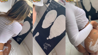 Surfistinha Brincado com tinta