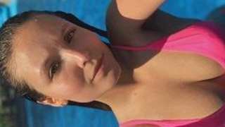 Larissa Manoela pagando peitinho caiu na net