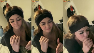 Garota novinha chupando