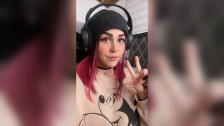 Vita celestine gamer gostosa se masturbando