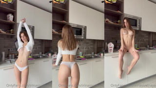 Ninfetinha russa Irina Sivalnaya peladinha