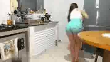 Amateur big butt maid