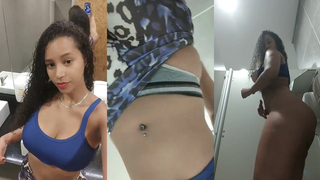 Morena delicia mandando vídeo do banheiro