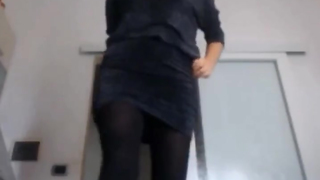 Morena cagando