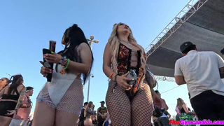 Uma Dupla de Rabo Enorme