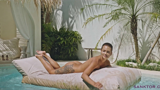 Brownie 2 — gringa, piscina