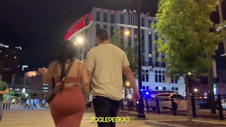 O corno adora ver ela exibindo esse rabão