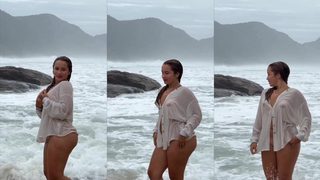 ANTÔNIA VALADÃO NUA NA PRAIA
