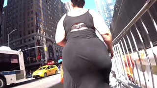 JIGGLY PAWG BOOTIE EM VESTIDO PRETO