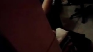 Corno suspeitava da mulher, então fingiu que foi tomar banho e conseguiu flagrar