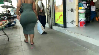 peitos naturais????todo mundo estava olhando para aquela bunda