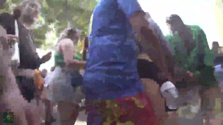 Brasileira rabuda curtindo a RAVE na Europa , 3