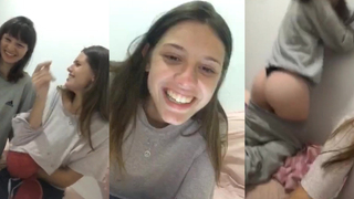 MELHORES AMIGAS MOSTRANDO A BUNDA NA LIVE