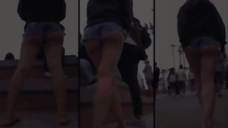 provocando los machos en la rua assim gatinha