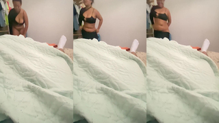 novinha safada trocando de roupa na frente dos amigos